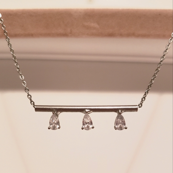 Cubic Zirconia necklace dainty teardrop crystals - Picture 2 of 7